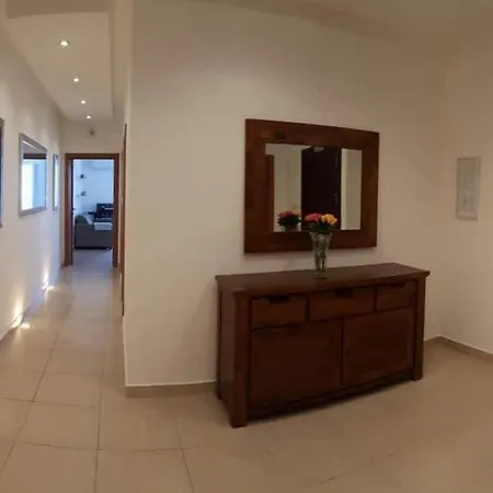 White Pearl 5 Apartment